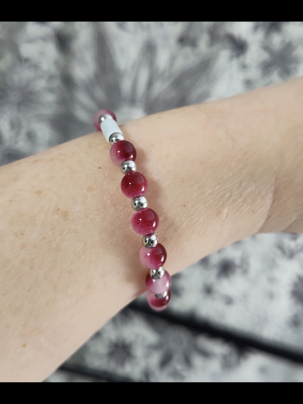 Red And Pink Beaded Stretch Bracelet with White Accent Beads - Picture 4 of 8